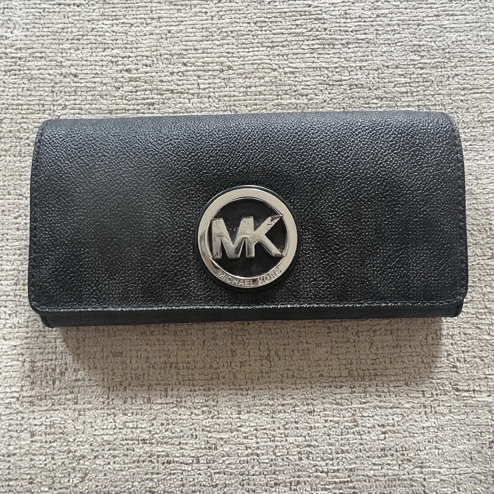 Michael Kors Black Signature Tote Shoulder Bag Purse with Matching Wallet